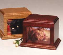 Looking for a small keepsake urn to hold a portion of the ashes of your loved one? Pet Urns Fireside Small Pet Cremation Urn Oak