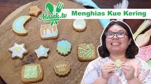 Plastic icing diberi pewarna dan dibentuk hewan, bunga, tokoh karakter kartun lucu, dll. Tips Menghias Kue Kering Cookies Decoration Feat Yolanda Youtube