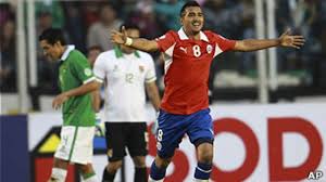 En la primera parte, los dirigidos por martín lasarte estuvieron cerca de anotar, pero no estuvieron finos de cara al arco defendido por el guardameta de la verde. Futbol Chile Vence A Bolivia 2 0 En Las Eliminatorias Del Mundial Brasil 2014 Bbc News Mundo