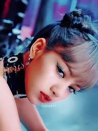 Lisa Kil's Instagram, Twitter & Facebook