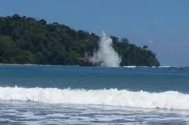 Gambar dan video yang akan menginspirasi petualangan fotografi perjalanan anda sendiri. 5 Daerah Di Laut Selatan Jabar Terdampak Gelombang Setinggi 2 6 Meter Halaman All Kompas Com