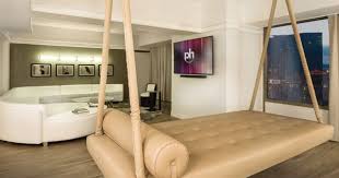 Blog Planet Hollywood Resort Casino S Remodeled Rooms Are Ready For Rock Stars Fit For The Movie Star Coupl Hollywood Room Planet Hollywood Room Renovation