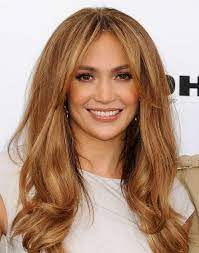 Si vous avez la peau mate ou foncée avec les yeux gris, alors privilégiez le blond doré pour éclaircir vos cheveux et le brun doré, le châtain cuivré ou le roux pour les foncer. Quelle Couleur De Cheveux Pour Yeux Marron