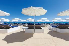 Einfache, schnelle und sichere buchungen mit sofortiger bestätigung. Bagatelle Beach St Tropez Guest List Table Bookings
