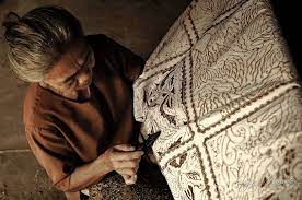 Batik printing atau yang disebut juga dengan batik sablon karena dalam proses pembuatan jenis batik ini lebih mirip dengan. Teknik Pembuatan Batik Tulis Kus Ani Andayani