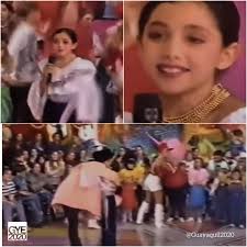 1993. La artista brasileña Xuxa Meneghel visita Guayaquil. Pamela Cortés,  entonces una niña de 12 años, se presentó en "El Show de Xuxa" cantando el  tema "Gracias Xuxa" vestida con un atuendo