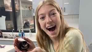 Heather Loos's Instagram, Twitter & Facebook