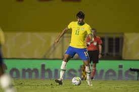Despite having three defenders around, neymar jr. Lucas Paqueta Avalia Atuacao Em Nova Posicao Na Selecao Brasileira Confederacao Brasileira De Futebol