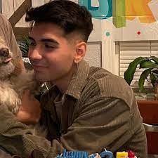 Elvia Botello's Instagram, Twitter & Facebook