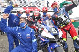 Jun 13, 2021 · le français gregg black, au guidon de sa suzuki, franchit la ligne d'arrivée des 24 heures du mans moto qu'il remporte avec ses équipiers syvlain guintoli et le belge xavier siméon, le 13 juin. L Equipe F C C Tsr Honda France Remporte Les 24 Heures Motos