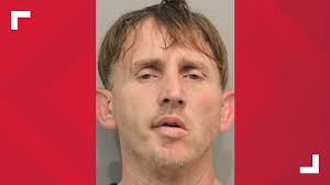 Alleged porch pirate caught with mail, driver's licenses belonging to  several victims