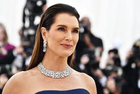 Her father was a revlon executive and her mother a model. Brooke Shields Opens Up About How Her Diagnosis With Skin Cancer Changed Her Outlook On Sunscreen