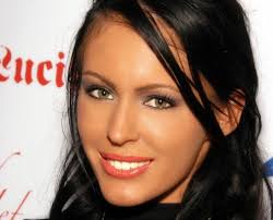 Jenna presley adıyla tanınan cinsel içerikli film yıldızı brittni de la mora, bir zamanlar yetişkin film sektöründe çalışıyordu. Brittni De La Mora Archive Promisglauben