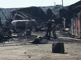 Пожар на автозаправочной станции в новосибирске ещё не потушен, но локализован по площади 1200 квадратных метров, сообщает гу число пострадавших в результате взрывов и пожара на газовой автозаправочной станции на гусинобродском шоссе в новосибирске. 5jgbrgxofhznrm