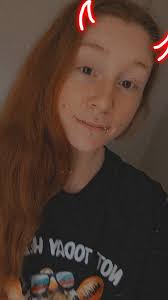 Humorous conversation about grip and meat swelling