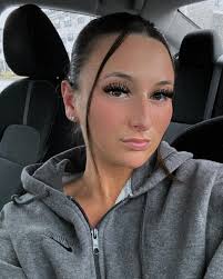 Kayla Egan's Instagram, Twitter & Facebook