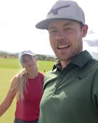 Are you stabbing your chips and pitch shots? Then focusing