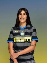 Arturo vidal inaugurou o marcador logo aos 12 minutos, ao corresponder de cabeça ao cruzamento da direita de barella. Inter De Milao Lanca Uniforme Retro Que Homenageia Time De Ronaldo 07 09 2020 Uol Esporte