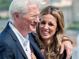 Интервью с ричардом гиром (interview with richard gere). Richard Gere Nur Ein Jahr Nach Der Geburt Seines Sohnes Wird Er Wieder Vater Bunte De