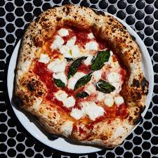 una pizza napoletana home food italian recipes typical italian food