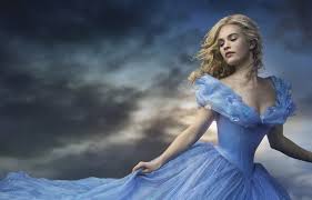 Popelka věří, že se její sny jednou uskuteční. Popelka 2015 Recenze Galerie Videa A Clanky