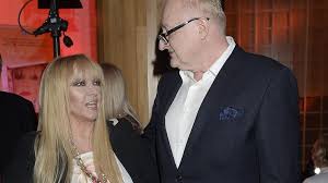 Maryla rodowicz chce na nowo podzielić majątek, zgodnie z którym czerpałaby zyski także z przedsiębiorstw męża, z którym od pięciu lat nie może się rozwieść. Maryla Rodowicz Straci Wille W Konstancinie Jej Maz Zmienia Plany I Zamierza Walczyc O Majatek