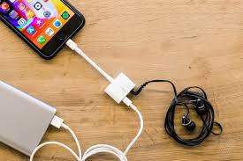 The fake iphone battery retains the programming for the iphone 4's battery, which is a designed capacity of 1420 mah, using a bq27541 fuel gauge running version 1.25 firmware. Apple Now Sells An Iphone Dongle With A Headphone Jack And Charging Port The Verge