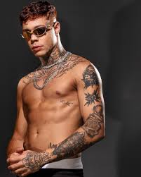 Influencer famoso Jonas Kaik pelado mostrando a pica – Bananas Famosas