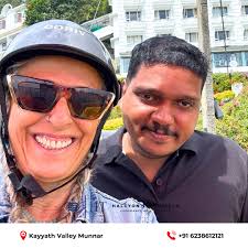 Tucked away in #Shangrao, #Jiangxi Province, Wunvzhou Resort mesmerizes  visitors with its traditional Hui-style architecture and rich cultural  experiences.✨ During the #MidAutumnFestival, the resort dazzles with the  Datiehua, or molten iron fireworks.