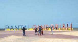 Warna pasirnya terlihat sedikit cokelat karena pantai ini masuk dalam vegetasi air tawar. Mulai Juli Pengunjung Objek Wisata Kota Pariaman Dipungut Retribusi Masuk