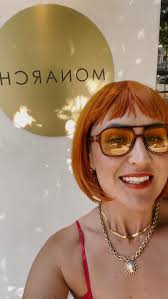 Go! Go! Go! Ontmoet vir Carla Visser. Joernalis. Altyd gereed en op haar  pos, om jou op hoogte te hou van sake en alles, media. As hy nog nie het  nie, skakel