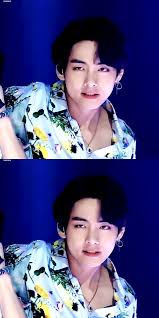 Kim hat einen jüngeren bruder namens kim jeong gyu und eine jüngere schwester namens kim eon jin. Bts Army Taehyung V Taetae Kimtaehyung Bangbangcon Thelive In 2020 Kim Taehyung Wallpaper Bts Taehyung Taehyung