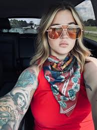 Hi y'all! I'm 52 years old and live in Houston, TX. Never married and no  children. I have 3 dogs (2 basset hounds and a beagle). I'm really just  seeing if there