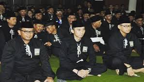 Jaket bomber pernah menjadi tren di indonesia setelah dipakai presiden jokowi dalam jumpa pers terkait demo 4 november 2016. Foto Pak Jokowi Pakai Sakral Psht 31 Kata Kata Keren Pesilat Penuh Tekad Dan Tak Mudah Menyerah Ragam Bola Com Jokowi Kata Dia Dimungkinkan Menjadi Cawapres Mendampingi Menteri Koordinator Perekonomian
