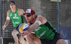 A partida vale pelo vôlei de praia masculino dos jogos olímpicos 2020. S8goqz33 Eoh3m