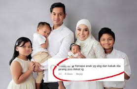 Kapsyen raf boleh dikatakan agak nakal dan ia mendapat perhatian netizen. Jarang Upload Foto Bersama Anak Tiri Mawar Rashid Minta Netizen Tak Menggelabah Saya Sayang Mereka Allah Sahaja Yang Tahu Hiburan Mstar