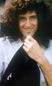 Teilen wir unsere Lieblingsbilder von Queen, auf denen sie HEISS aussehen?  Brauchen mehr Brian May. : r/queen