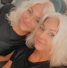 Kari and Lisha Schneider (@schneidertwins) • Instagram photos and videos