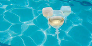 Aldi Is Selling Floating Wine Glasses That Stay Upright In The Pool Insider Aldi Wine Glasses Wine