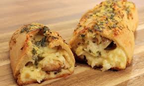 Mit Kase Und Hahnchen Gefulltes Knoblauchbaguette Ausgefallenes Fingerfood Mit Einfacher Zubereitung Und Umwerfe Knoblauchbaguette Lebensmittel Essen Rezepte