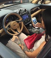 Clique Na Foto E Aprenda A Trabalhar Com Internet E Possivel Ganhar Bem Trabalhando De Qualquer Lugar Do Mundo Inclusive Em Em 2020 Carros De Luxo Luxo Vida De Luxo