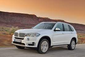The 2014 bmw x5 lightens up its look and its act with a warmer cabin, lots of techno handling tricks, and standout safety gear. 2014 Bmw X5 Gets New Look New Tech And Available Rear Drive Model Video