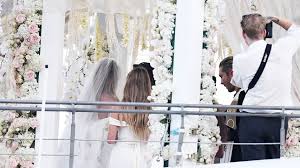 Maybe you would like to learn more about one of these? Traumhafte Wolken Robe Das Ist Heidi Klums Brautkleid Promiflash De