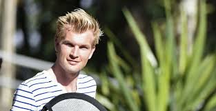 Ruben van gucht is sportjournalist bij de vrt. Kijkers Storen Zich Aan Van Gucht What The F Stond Hij Daar Te Doen Voetbalprimeur Be