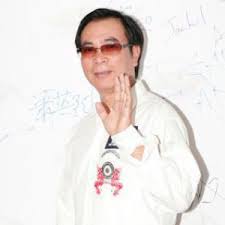 稻草人 曲：林慕德 詞：林振強 唱︰李龍基 從來沒有靚衫掛在身 天生我為稻草人 明天 昨天 一世日夜守在田 然而沒有向天訴苦 天知我全部不在乎 寧可 願可 一世平靜中渡過 * 不要金 不要銀 只要一支棍 來護守這稻田 貧賤也感興奮 束我腰 叉我腰 趕去飛鳥 * 禾稻輕輕在搖 如在偷偷地瞧 田原綠. æŽé¾åŸºlyrics Song Meanings Videos Full Albums Bios Sonichits