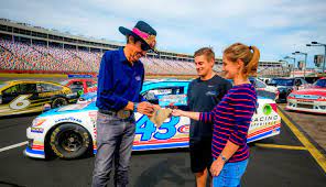 Tickets, schedules & news for nascar, nhra and world of outlaws races at charlotte motor speedway, zmax dragway and the dirt track. Michigan International Speedway Nascar Experience