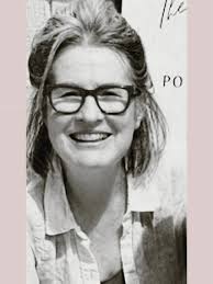 Less is more. Unless we're talking about ourselves, in that case, more is  more. 😉♥️ xo Evan . . . evanhealy booklet photo: Morning Myst Botanics  Featuring: Anne Carleton . . .