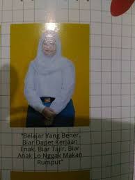 Penting untuk ditanamkan agar para siswa bisa mencari ilmu dan pengalaman saat bersekolah sebanyak mungkin sebagai bekas saat dewasa kelak. 10 Pesan Dan Kesan Murid Sma Di Buku Kenangan Ini Malah Bikin Ngakak Aja Yang Baca Paling Seru