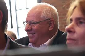 Strahlende "Minerva-Ministerin"