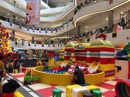 I just discovered a hidden diamond in kuala lumpur metropolitan city last thursday. There Is A Giant Christmas Tree Made Out Of Blocks In Quill City Mall